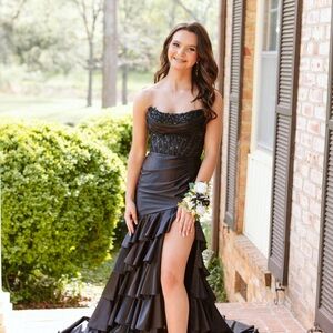 Chic Black Strapless Prom Dress
